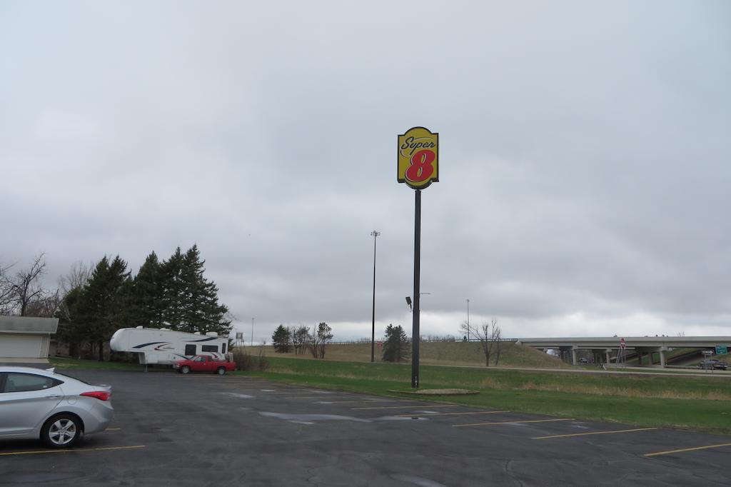 Super 8 By Wyndham Worthington Minnesota Exterior photo