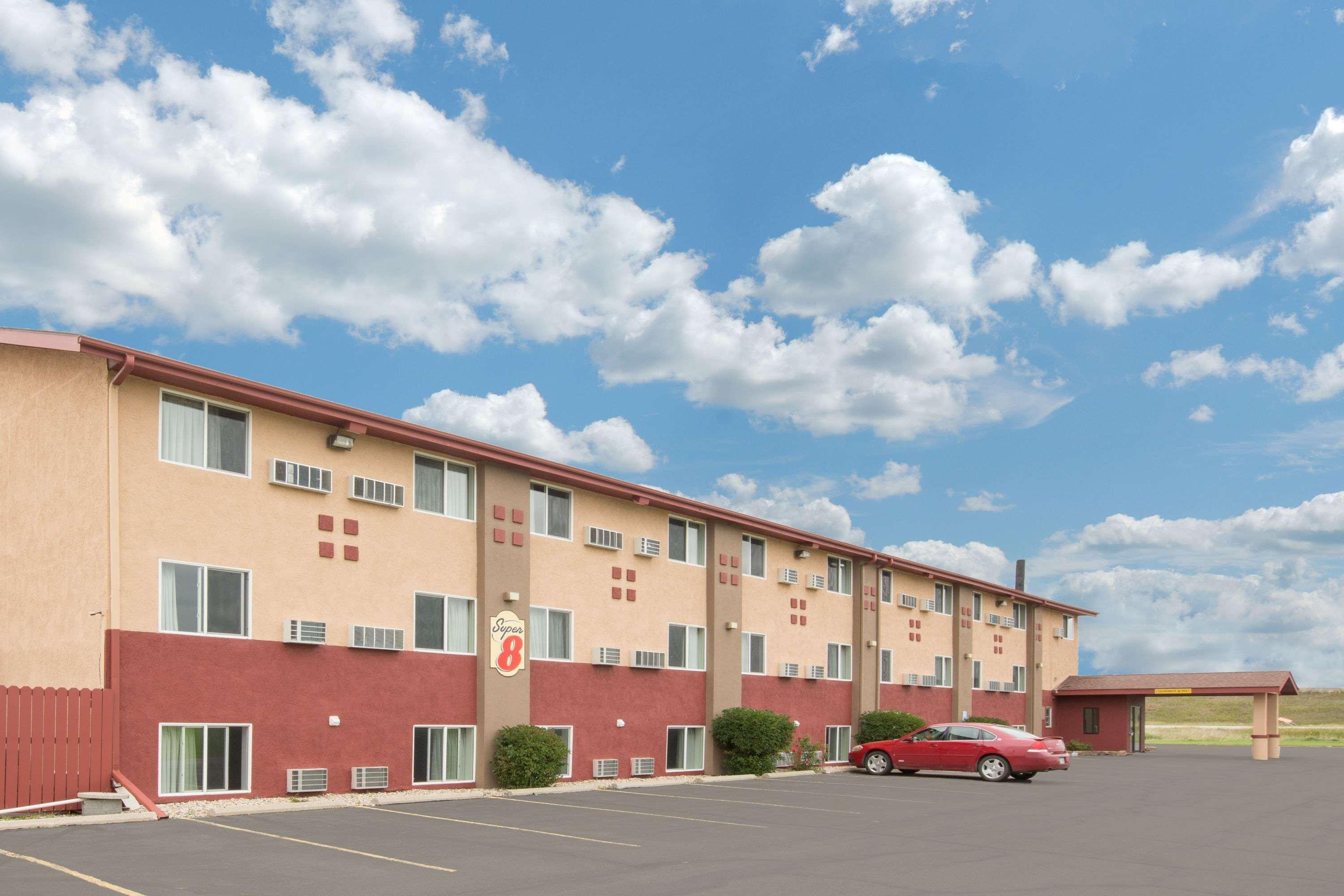 Super 8 By Wyndham Worthington Minnesota Exterior photo